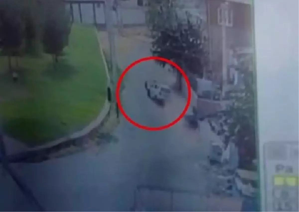 Diyarbakır\'da hafif ticari araç çarptı: 2 kız kardeş yaralandı