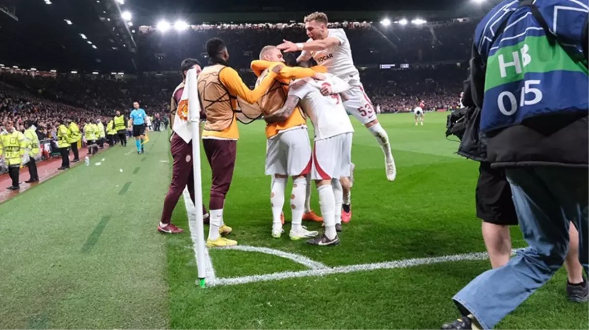 Son Dakika: Galatasaray, Şampiyonlar Ligi\'nde Manchester United\'ı deplasmanda 3-2 yendi