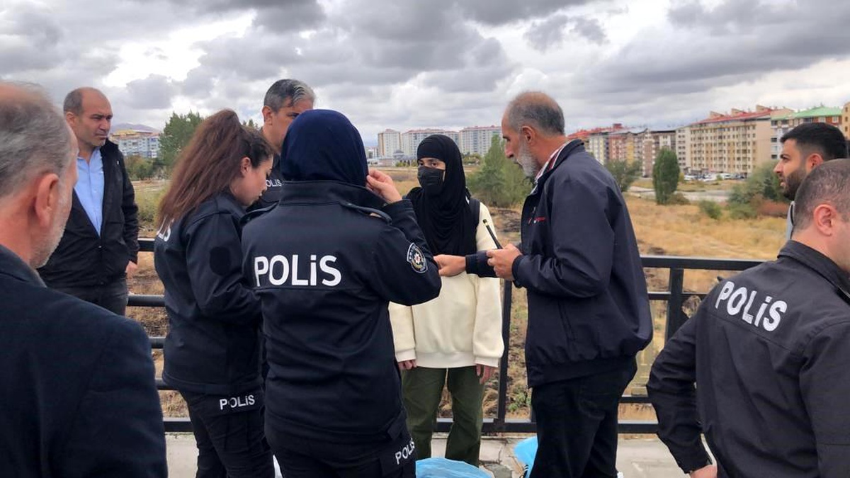 Erzurum\'da Şüpheli Kadın Polisi Teyakkuza Geçirdi