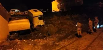 Siirt'te TIR evin üzerine devrildi: 1 çocuk yaralı