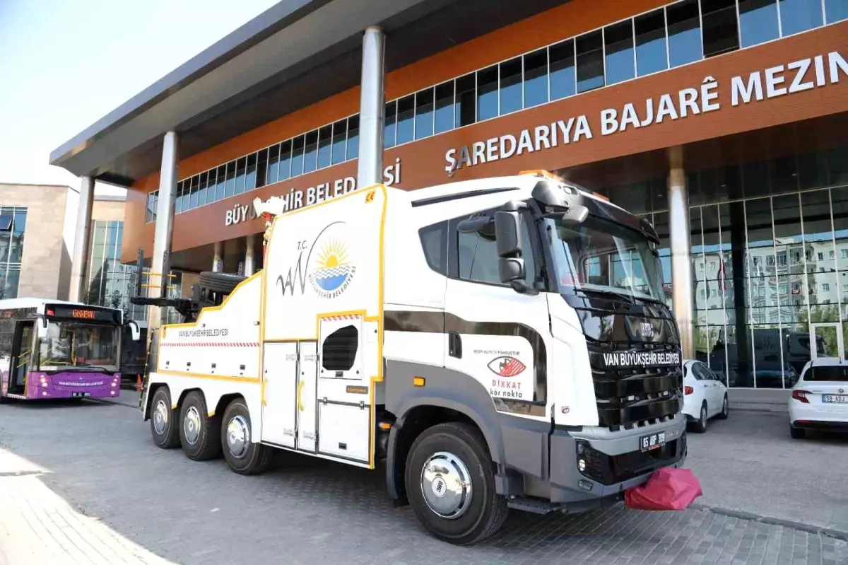 Van Büyükşehir Belediyesi Otobüs Kurtarıcıyı Filosuna Ekledi