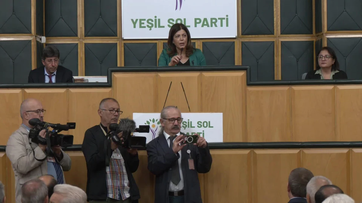 Yeşil Sol Parti Eş Sözcüsü Akın: "Kapalı Kapılar Ardında AKP ve MHP\'nin Hazırlamış Olduğu Anayasanın Bu Meclis\'ten Geçirilmeye Çalışılmasını Bizim...