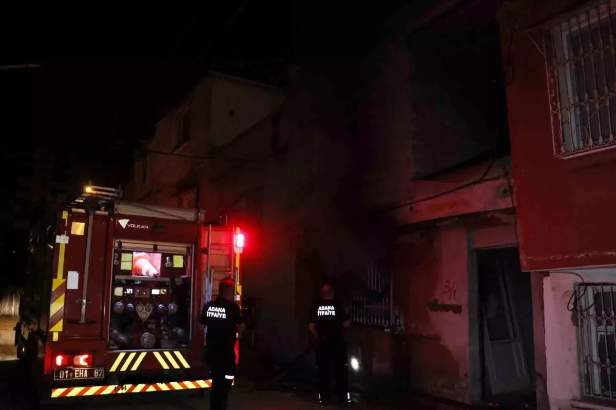 Adana\'da Müstakil Ev Kundaklandı, Ev Kullanılamaz Hale Geldi