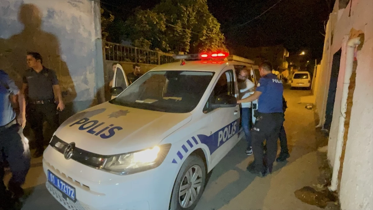 Adana\'da Ehliyetsiz Sürücü Polisten Kaçtı