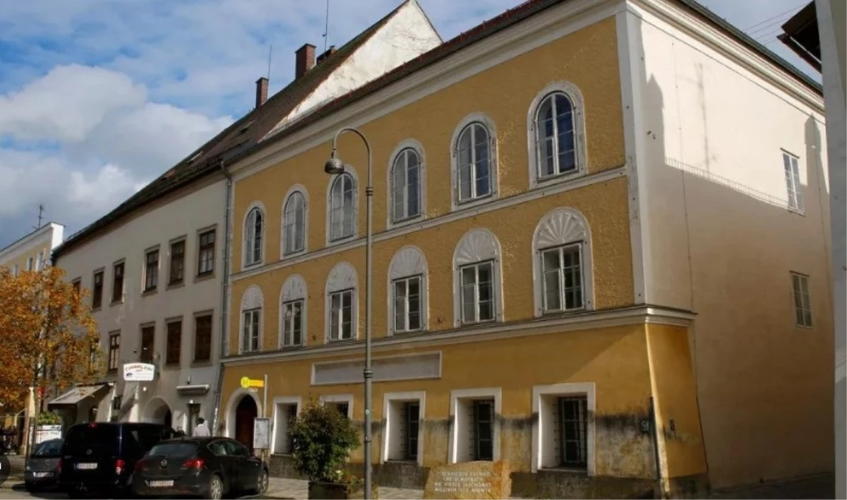 Adolf Hitler\'in doğduğu evin polis merkezine çevrilmesi çalışmaları başladı