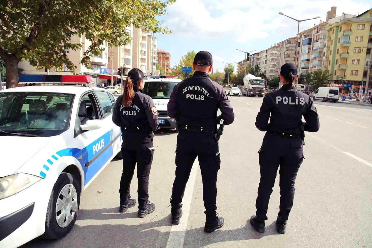 Afyonkarahisar\'da yapılan denetimde 2 araç sürücüsüne 16 bin 806 TL para cezası kesildi