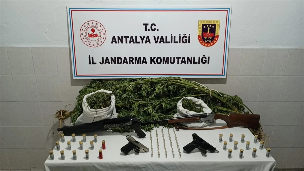 Antalya\'da Uyuşturucu Operasyonu: 3 Şüpheli Gözaltına Alındı