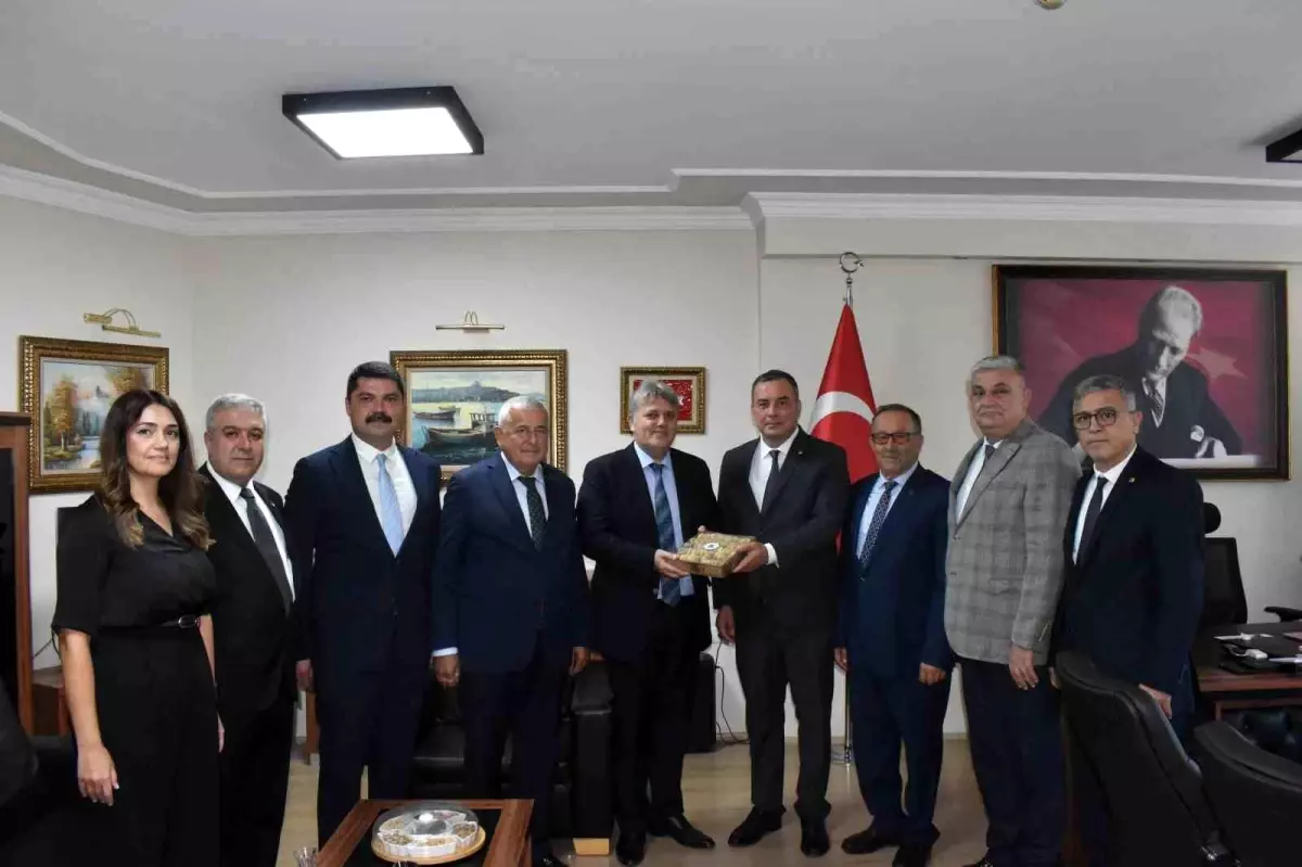 Aydın Ticaret Borsası Yönetimi, Aydın Cumhuriyet Başsavcılığı\'na Atanan Ali Ulvi Yılmaz\'a Hayırlı Olsun Ziyaretinde Bulundu