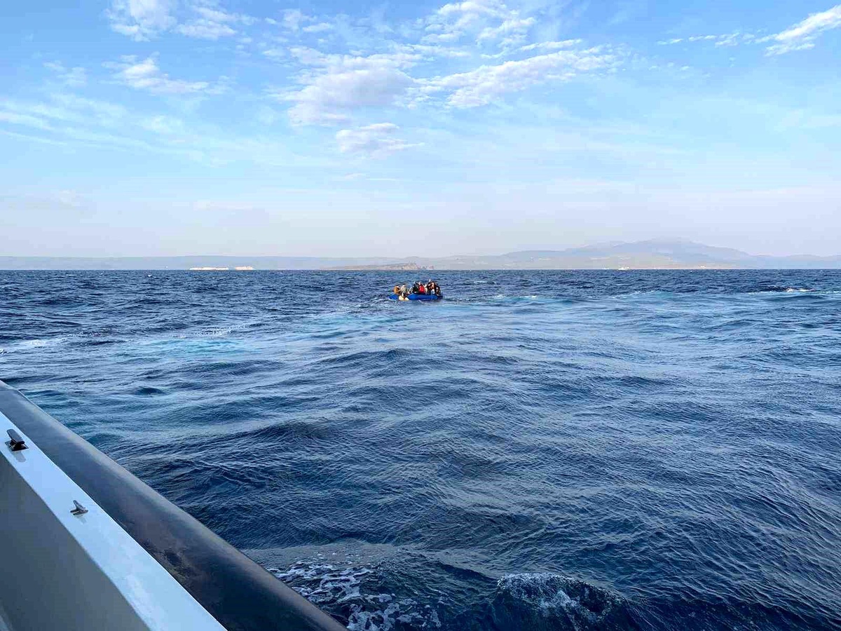 Ayvalık\'ta 21 düzensiz göçmen yakalandı
