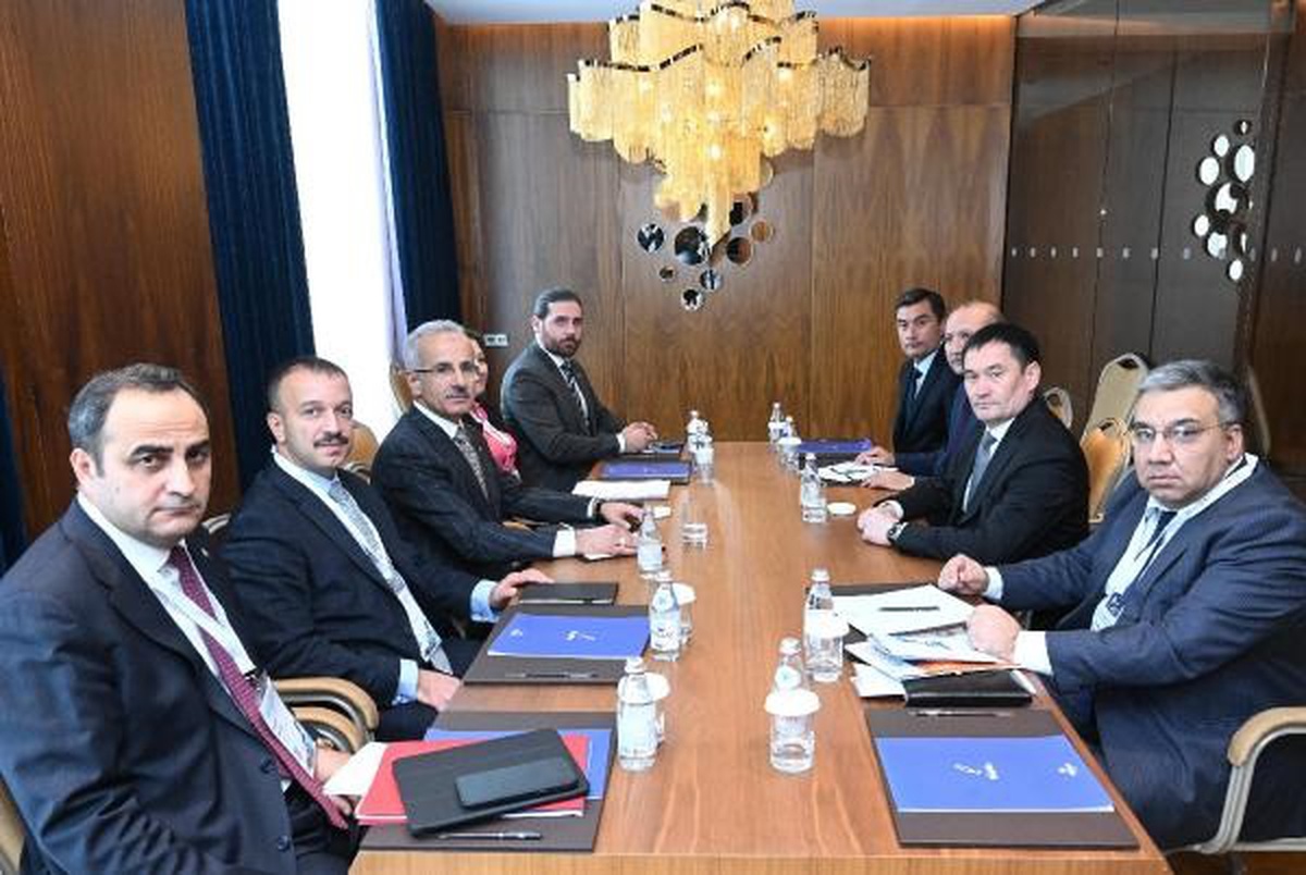 Ulaştırma Bakanı Uraloğlu, Özbekistan Ulaştırma Bakanı ile Görüştü