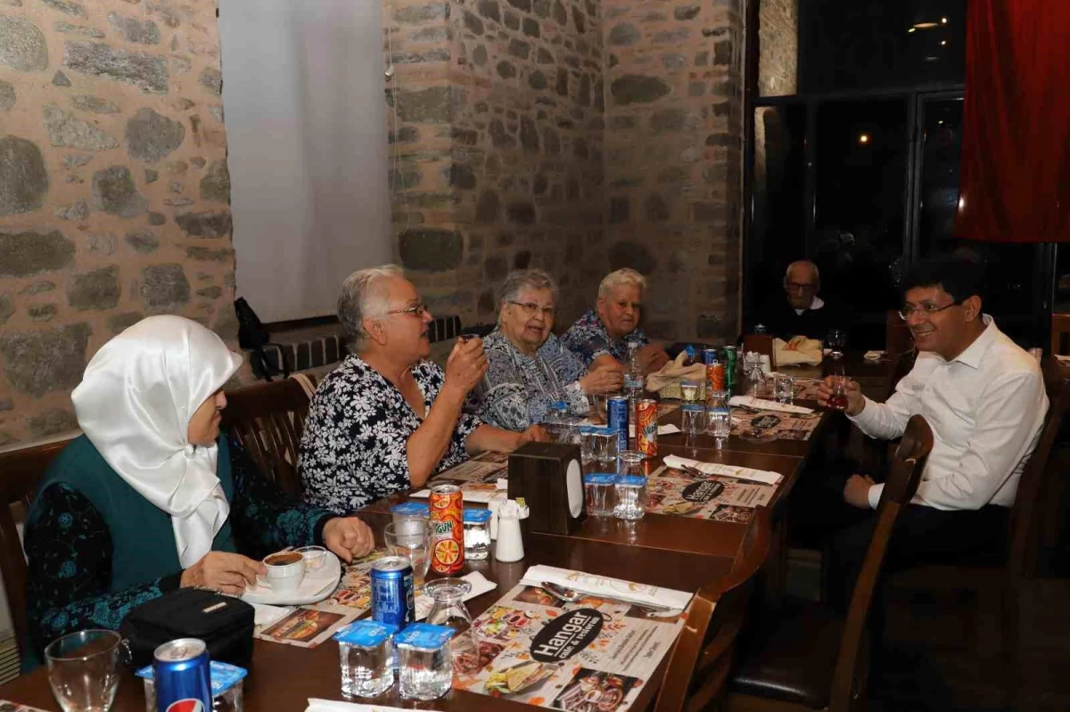 Nazilli Belediye Başkanı Kürşat Engin Özcan, Yaşlılar Haftası etkinliklerinde büyüklerle buluştu