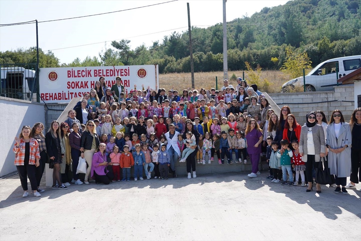 Bilecik Belediyesi Öğrencileri Sokak Hayvanları Merkezini Ziyaret Etti