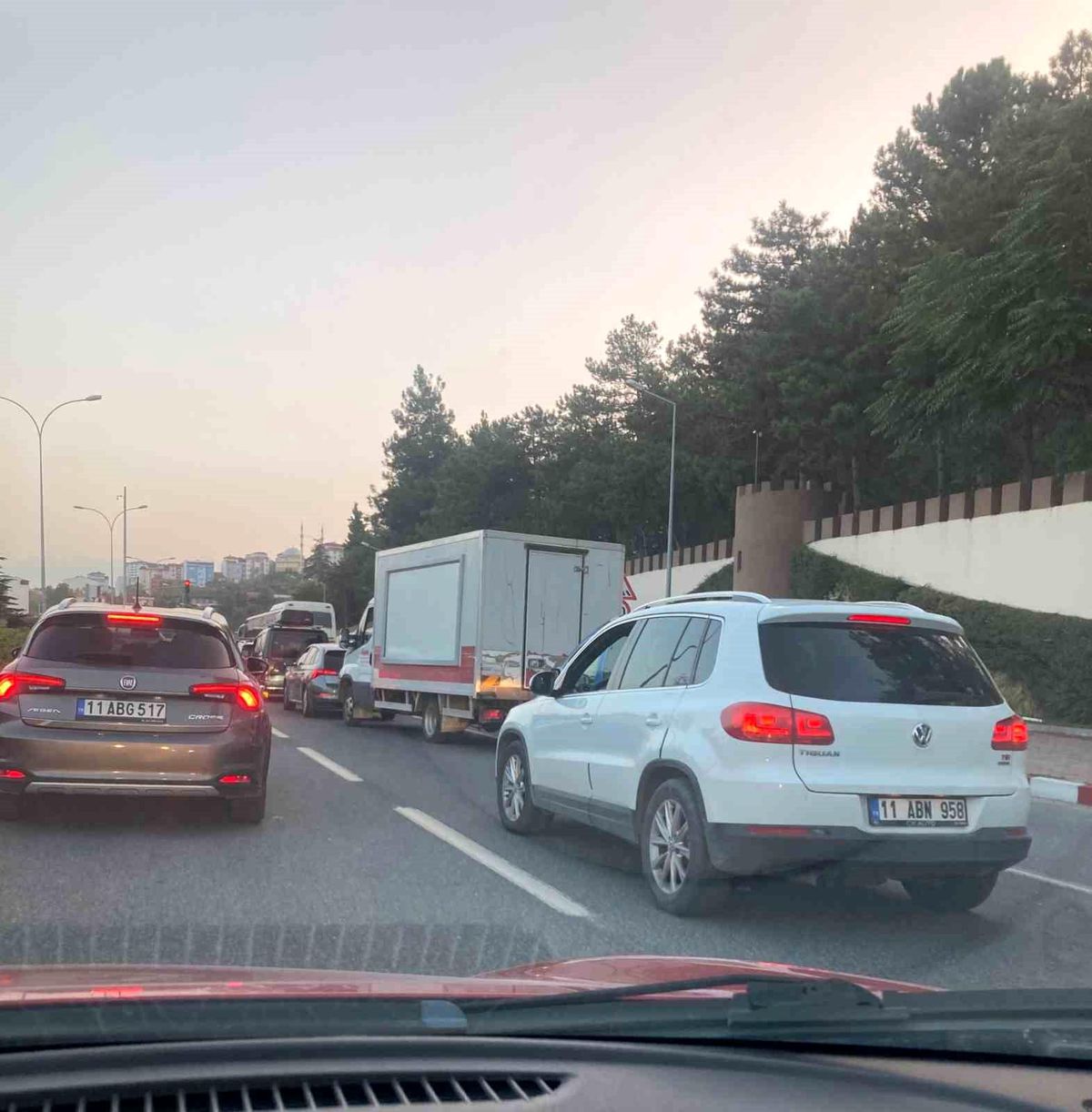 Bilecik\'te Trafik Yoğunluğu: Araç Kuyrukları 2 Kilometreye Uzandı