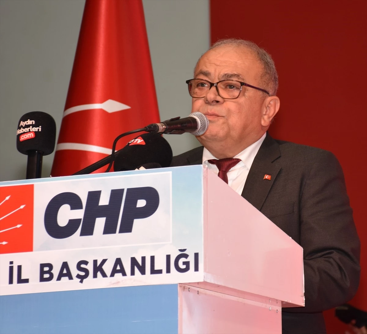 CHP Aydın İl Başkanı Hikmet Saatçı, olağan kongrede yeniden seçildi