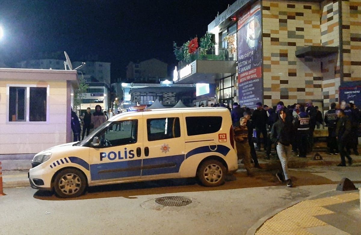 Çorum\'da Bıçaklı Saldırı Sonucu 2 Kişi Yaralandı