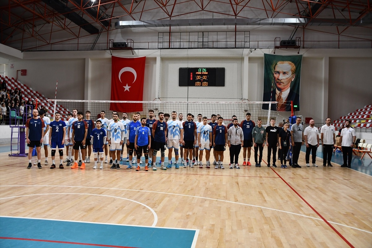 Depremde hayatını kaybeden voleybolcu anısına düzenlenen turnuva başladı