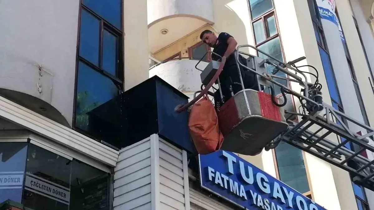 Manavgat\'ta Dönerci Bacasında Yangın Çıktı