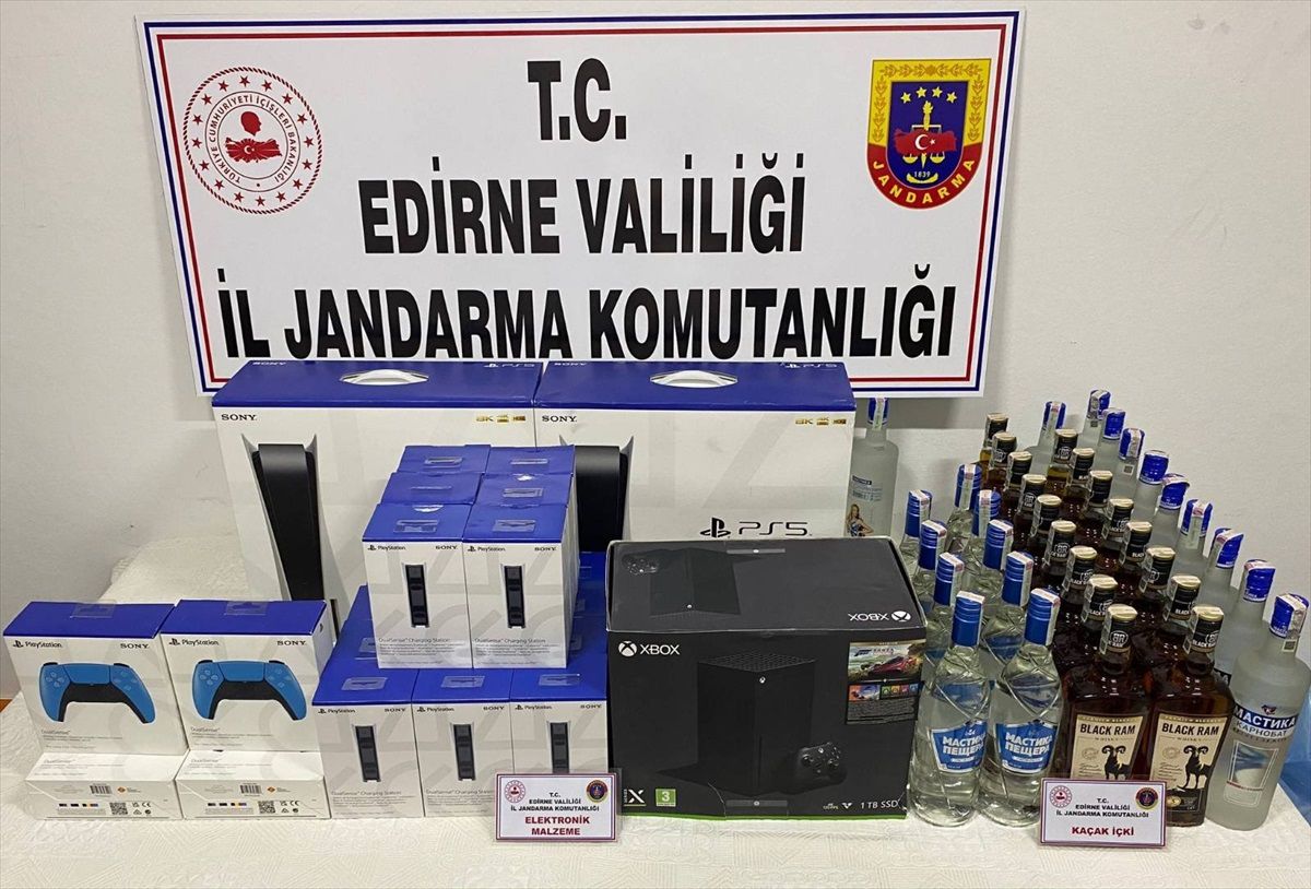 Edirne\'de Bulgaristan\'dan gelen otobüste gümrük kaçağı içki ve oyun konsolları ele geçirildi