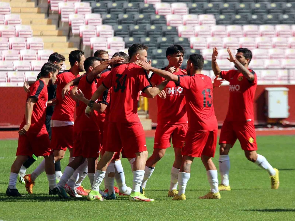 Eskişehirspor, hazırlık maçında Kilis Belediyespor\'u 3-1 mağlup etti