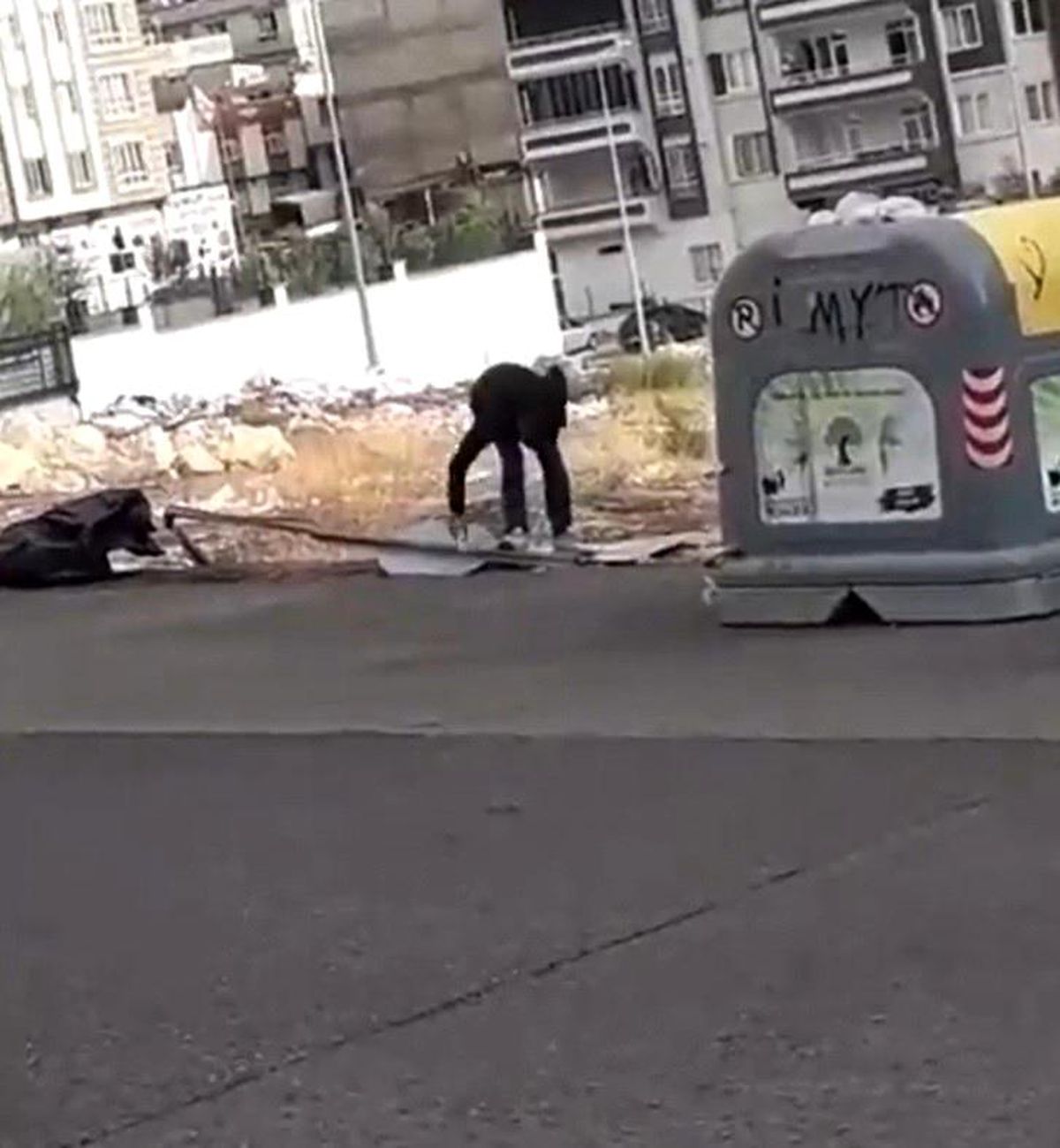Gaziantep\'te trafik uyarı işaret levhası hırsızlığı kamerada