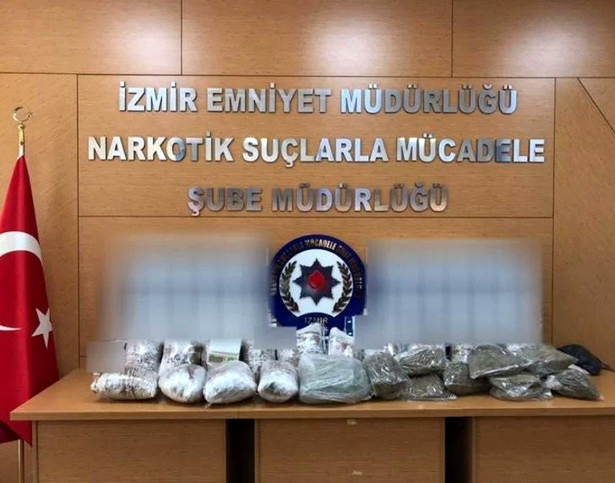İzmir\'de 24 Kilo Skunk ve 29 Bin 904 Adet Sentetik Ecza Ele Geçirildi