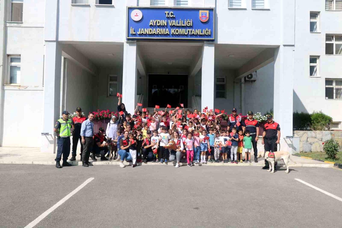 Aydın İl Jandarma Komutanlığı, çocuklar için etkinlik düzenledi
