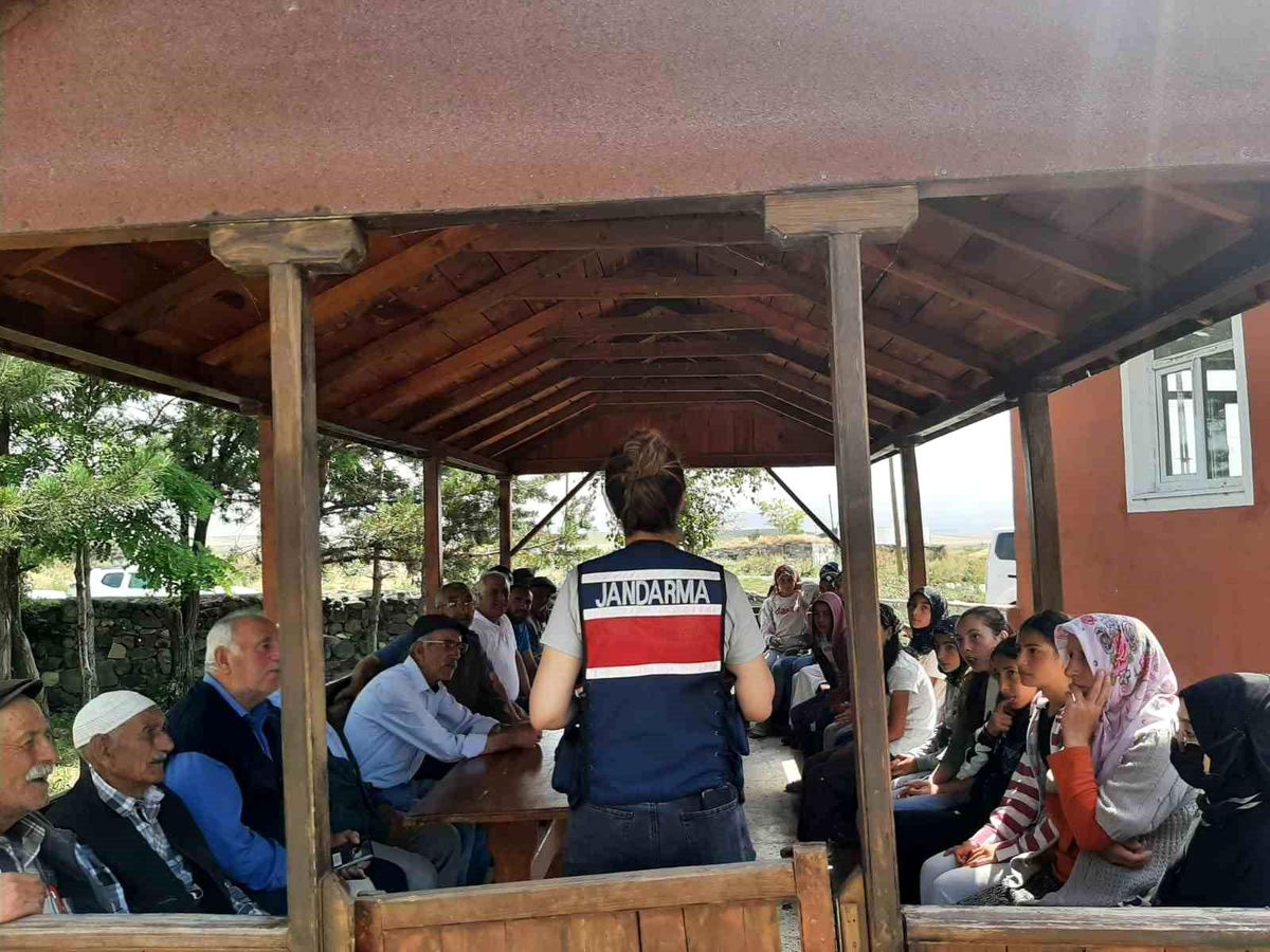 Kars\'ta Kadına Karşı Şiddetle Mücadele Eğitimleri Verildi