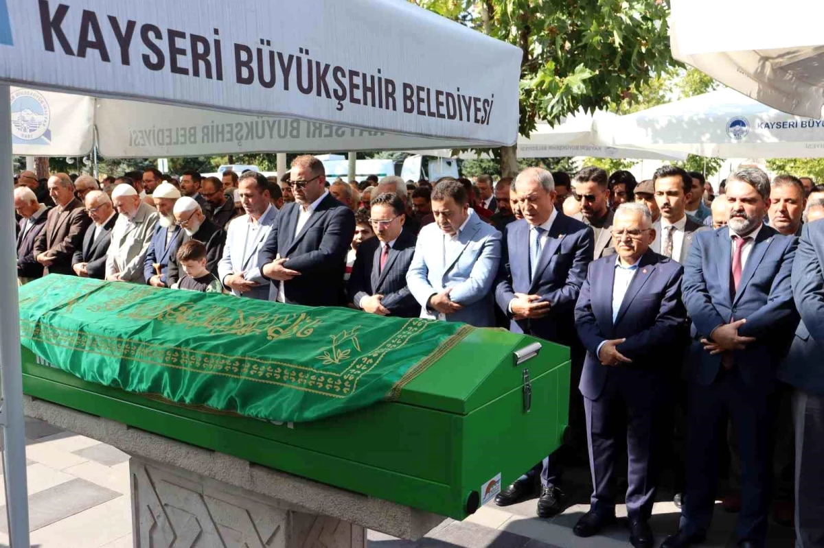 Kayseri Organize Sanayi Bölgesi Başkanı Mehmet Yalçın\'ın Babası Son Yolculuğuna Uğurlandı