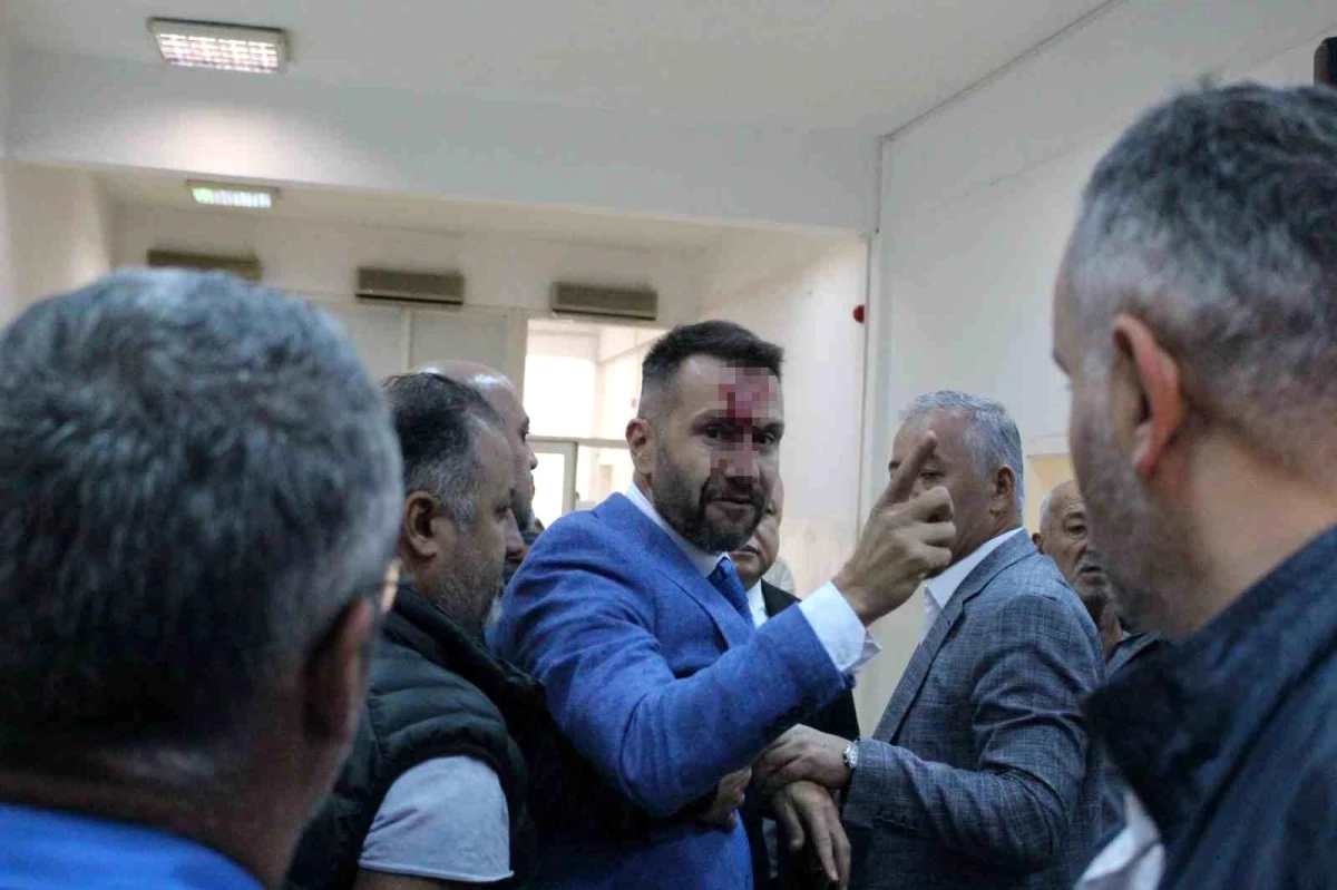 Zonguldak\'ta Belediye Meclisi Toplantısında Kavga Çıktı