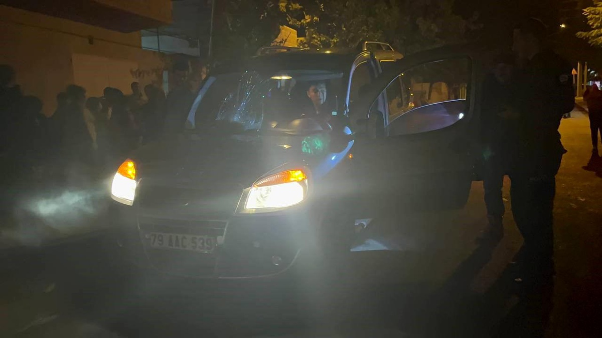 Kilis\'te hafif ticari araç ile motosikletin çarpıştığı kazada 2 kişi yaralandı