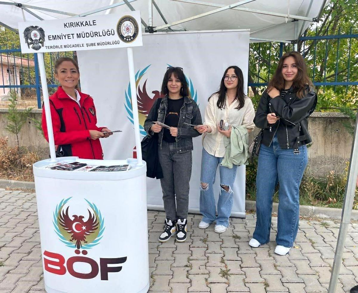 Kırıkkale Emniyet Müdürlüğü öğrencilere terör konusunda bilgilendirme yapıyor