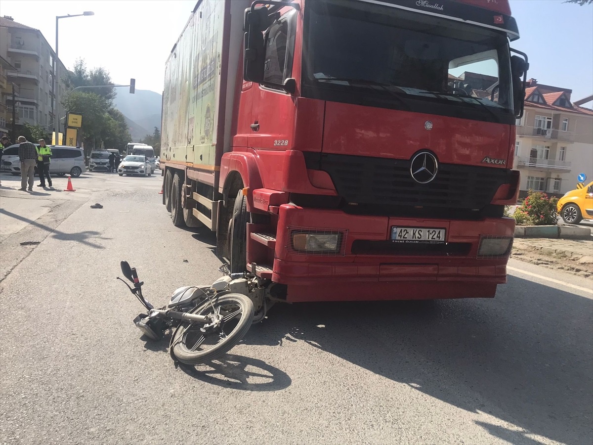 Konya\'da Kamyonun Çarptığı Motosiklet Sürücüsü Hayatını Kaybetti