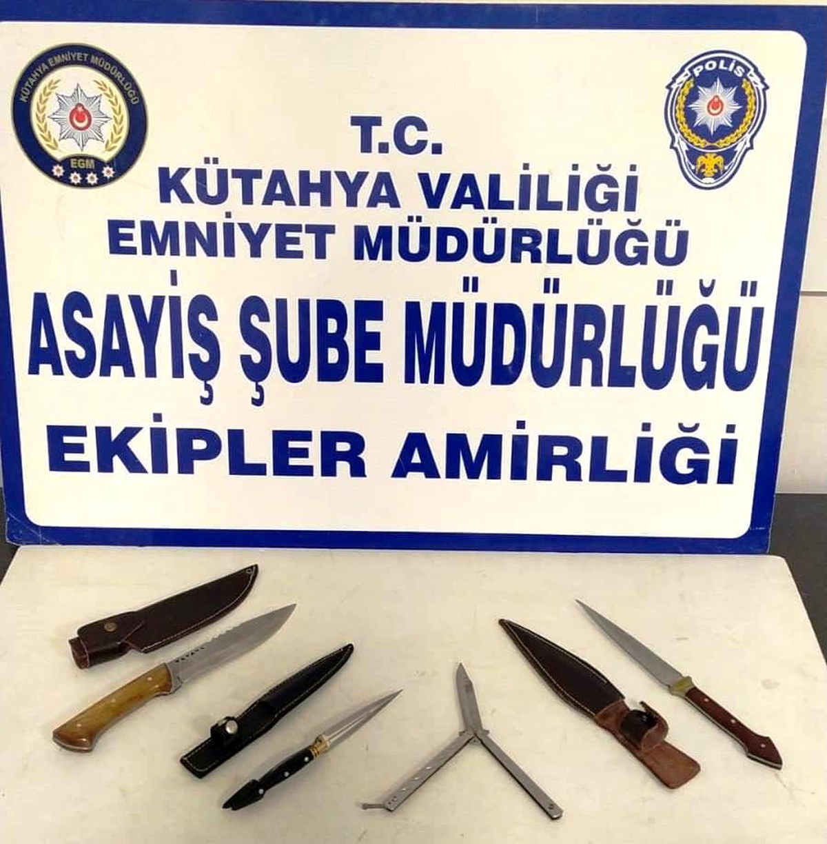 Kütahya\'da polis ekipleri tarafından gerçekleştirilen Dar Bölge uygulamasında 287 kişi ve 77 araç kontrol edildi