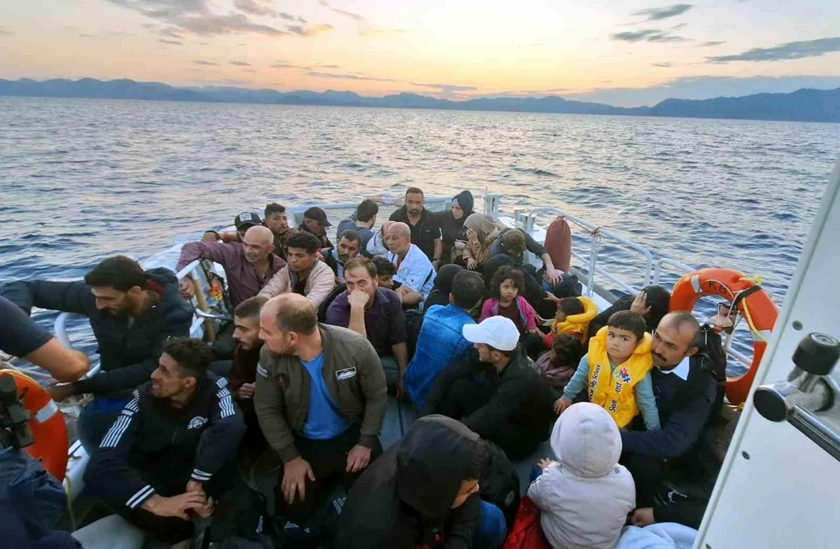 Marmaris Açıklarında Yunanistan Tarafından Geri İtildikten Sonra Kurtarılan 49 Göçmen