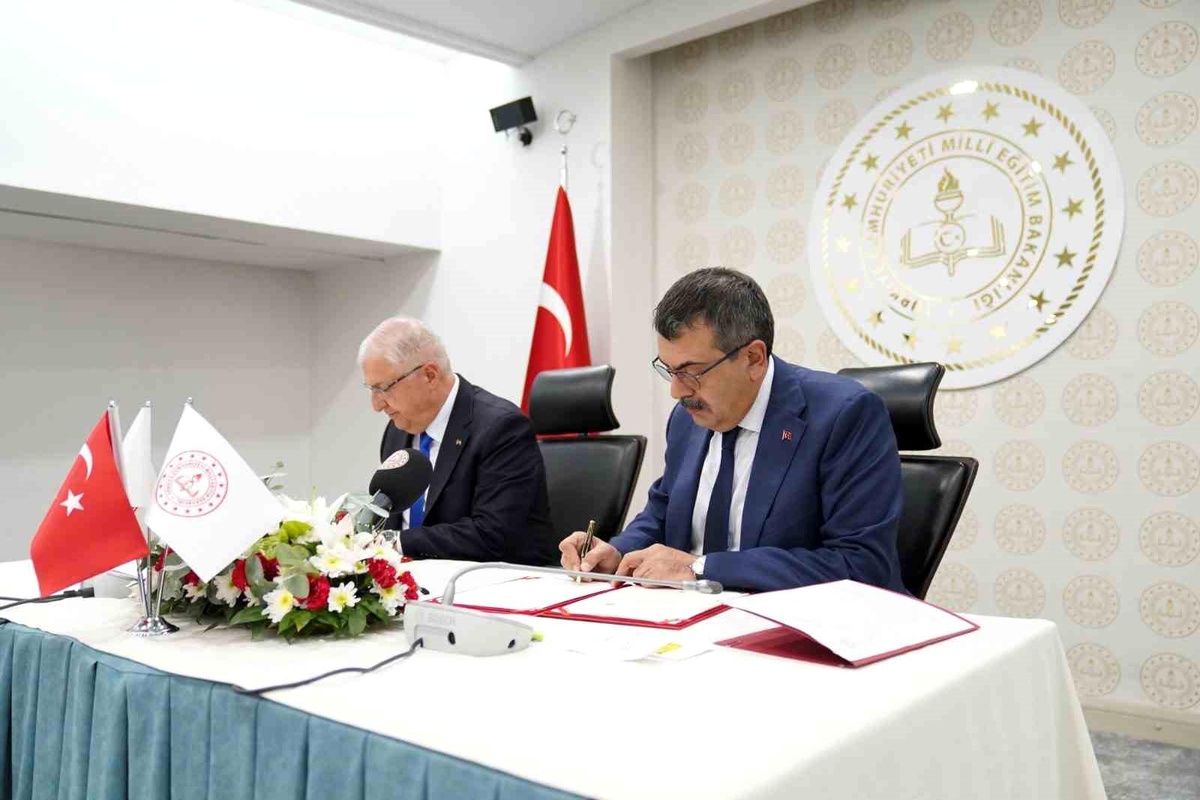 Milli Savunma Bakanlığı ve Milli Eğitim Bakanlığı Arasında Savunma Sanayisi İçin İş Birliği Protokolü İmzalandı