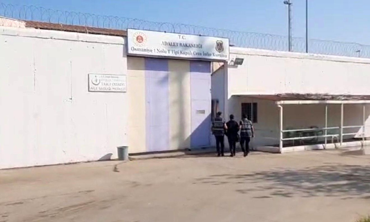 Osmaniye\'de dolandırıcılık suçundan aranan firari hükümlü yakalandı