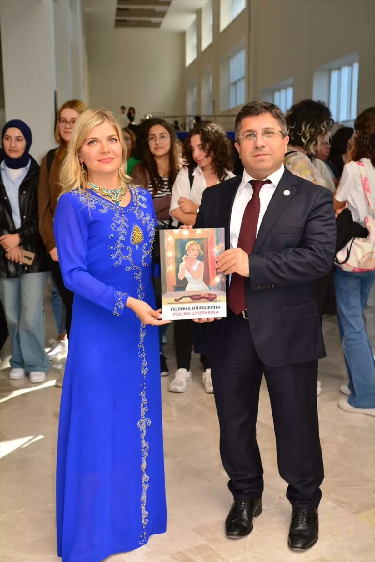 Rus Sanatçı Polina Ilyushkina\'nın Eserlerinin Yer Aldığı Sergi Balıkesir Üniversitesi\'nde Açıldı