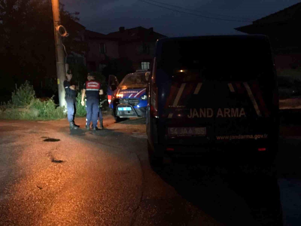 Akyazı\'da yapılan uyuşturucu operasyonunda 3 şüpheli yakalandı