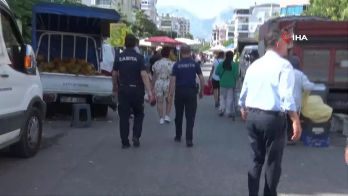 Antalya\'da Seyyar Pazarcılar Kaldırımları Ücret Karşılığında Devir Ediyor