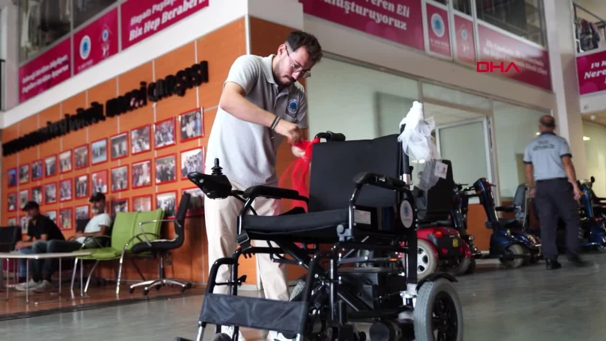 Tuzla Belediyesi, 200 engelli vatandaşa akülü araç sağladı