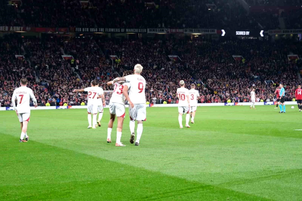 Galatasaray, Manchester United\'ı 3-2 Mağlup Etti