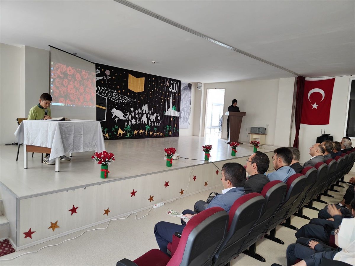 Sivas Ulaş İmam Hatip Anadolu Lisesi\'nde Mevlidi Nebi Programı Düzenlendi