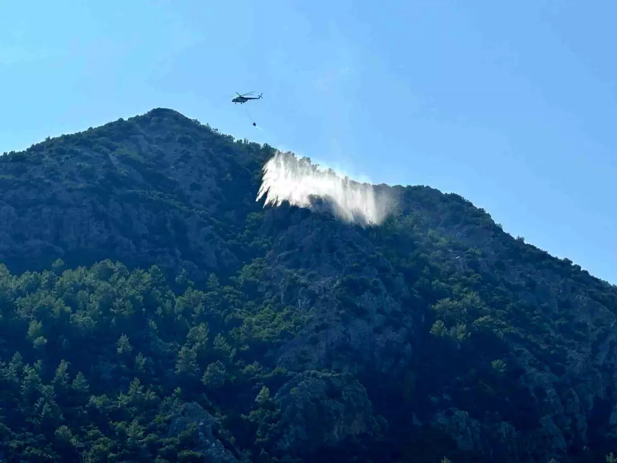 Gazipaşa\'da Yıldırım Düşmesi Sonucu Çıkan Orman Yangını Kontrol Altına Alındı