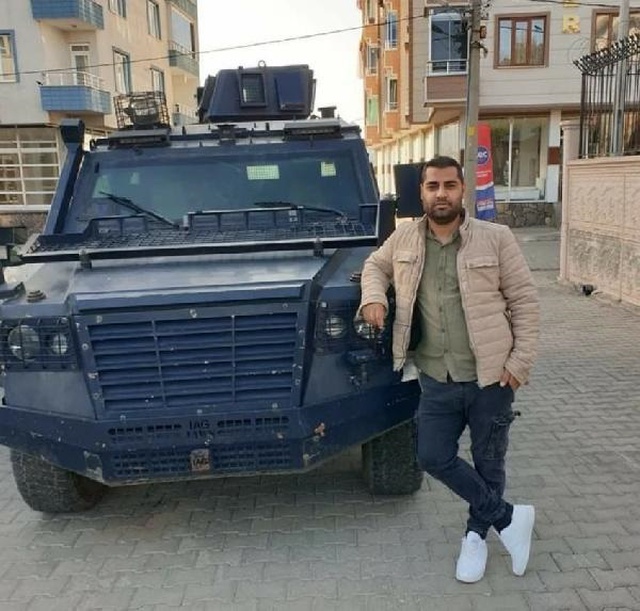 Annesini, ağabeylerini ve yengesini öldüren polis memuru mahkemede kendini böyle savundu Annesini, ağabeylerini ve yengesini öldüren polis memuru mahkemede kendini böyle savundu