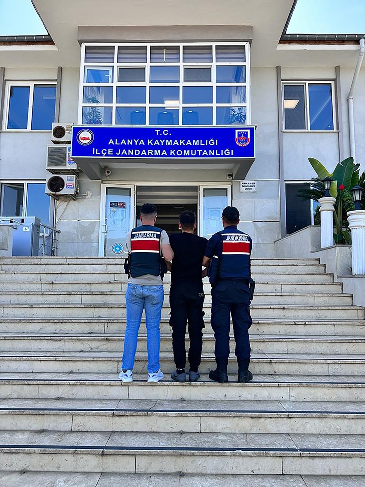 Alanya\'da 10 Yıl Hapis Cezası Bulunan Hükümlü Yakalandı