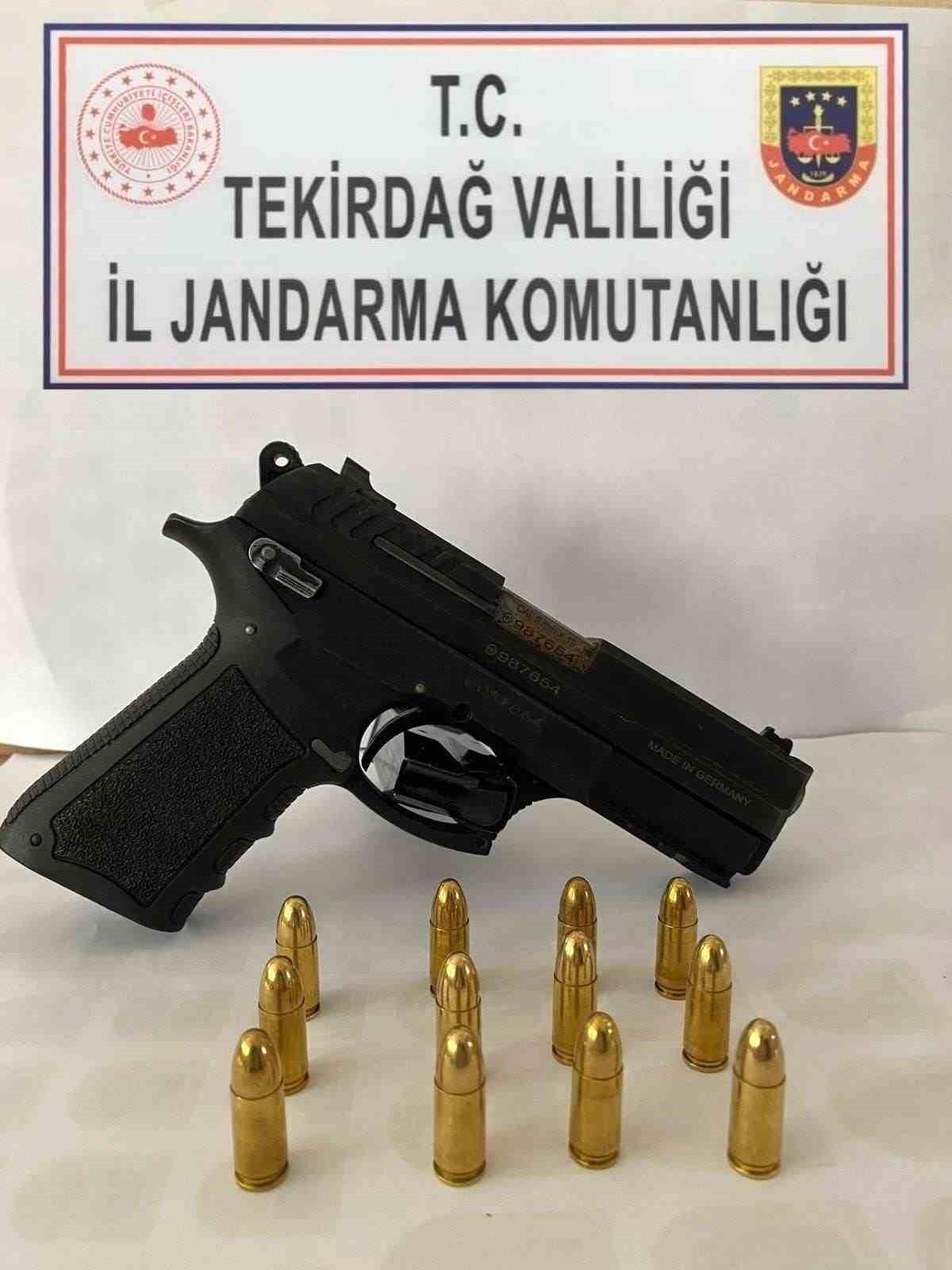 Şarköy\'de Aranan Şüpheli Tabancayla Yakalandı