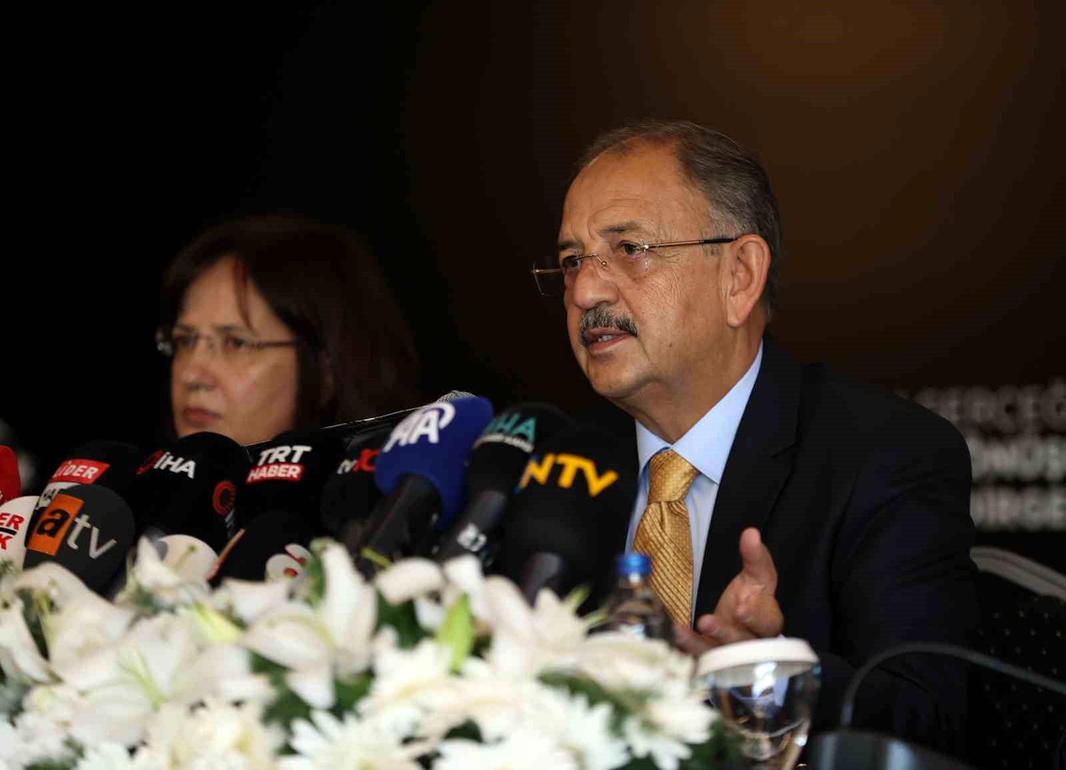Bakan Özhaseki: "Türkiye bir deprem ülkesi, tek çaresi var bu işin kentsel dönüşüm. Bunun dışında bir çare şimdiye kadar icat olmadı."