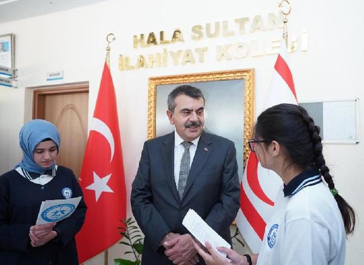 Milli Eğitim Bakanı Yusuf Tekin, Hala Sultan İlahiyat Koleji\'ni ziyaret etti