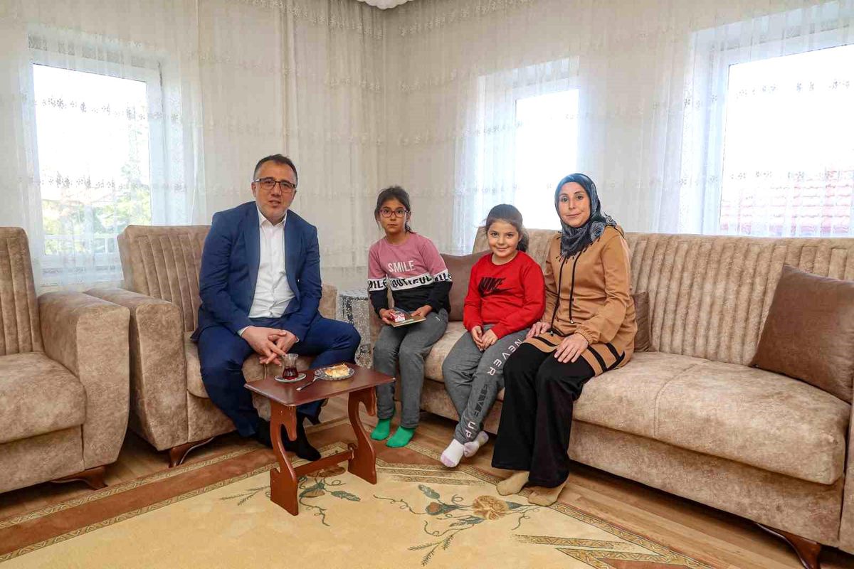 Nevşehir Belediye Başkanı Dr. Mehmet Savran, ev ziyaretleri gerçekleştirdi