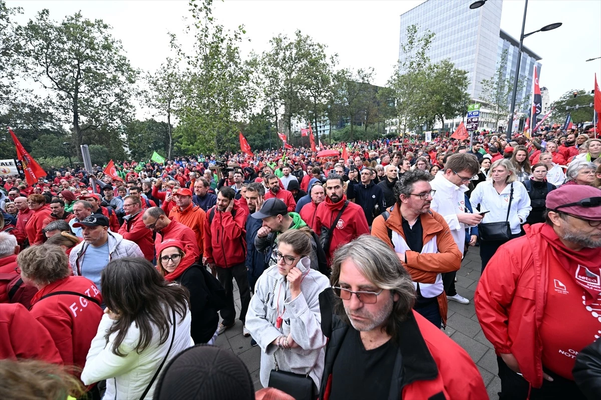 Brüksel\'de binlerce kişi protesto hakkına kısıtlama getirecek tasarıya karşı gösteri düzenledi